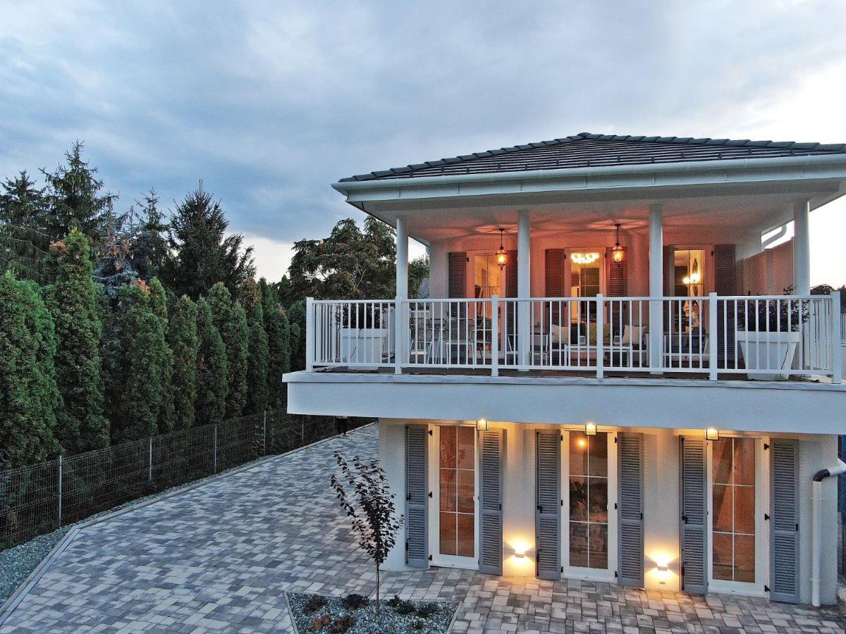The Doors Luxury Apartment Mosonmagyaróvár Εξωτερικό φωτογραφία
