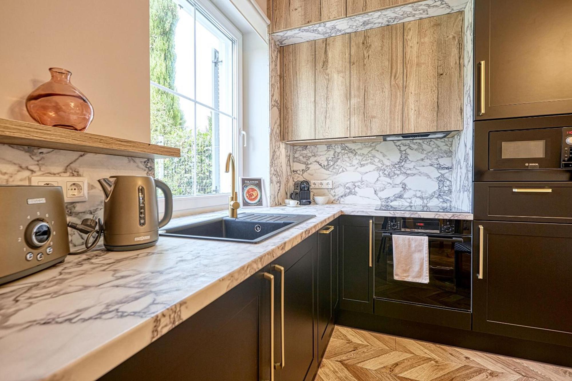 The Doors Luxury Apartment Mosonmagyaróvár Εξωτερικό φωτογραφία